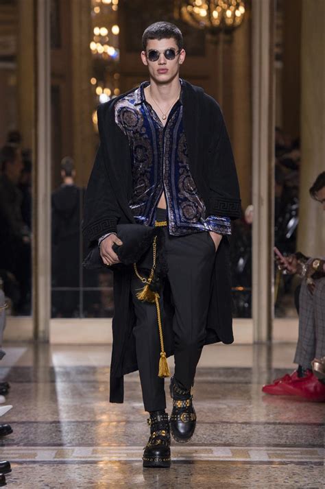 pubblicità versace uomo 2019|Versace Fall.